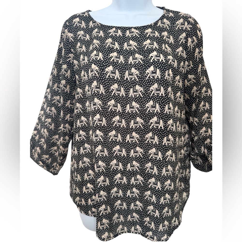 PIXLEY ELEPHANTS PRINT TOP. SIZE SMALL. 3/4 SLEEVE, ROUND NECK, LIGHT TUNIC